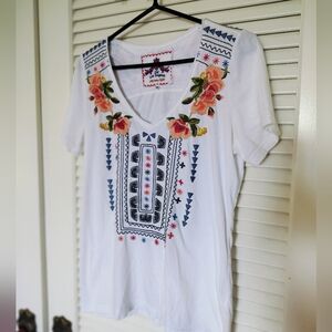Johnny Was Los Angeles Joy Love Light Embroidered Short Sleeve Cotton Top Medium